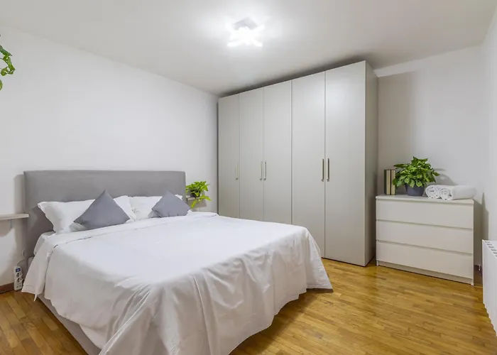 Ottonelli Street Stay- Wifi Fibra Free Tra Storchi & Centro Storico * 摩德纳